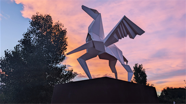 Origami in The Garden, Hero's Horse